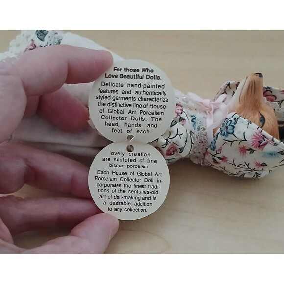 Porcelain Wolf "House of Global Art" 1983 Ornament Decor Wolf in Bonnet Dress - Picture 8 of 10